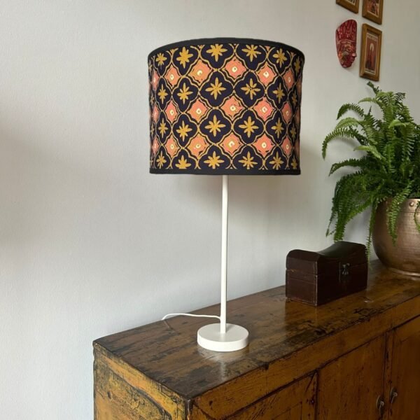 Batik Shades – Bima as table lamp-min Lamp shade in batik Bima